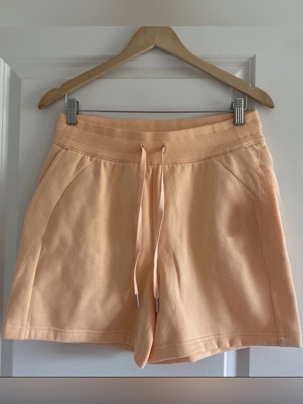 NWT LULULEMON SIZE 4 SCUBA HIGH RISE 5” SHORT RELAXED POCKETS PEACH  BELINI $68